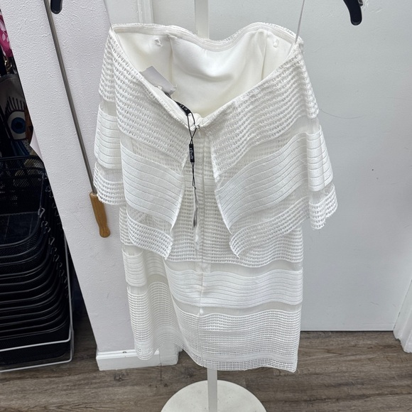 Elliatt White Strapless Dress Size XS NWT - Picture 2 of 3